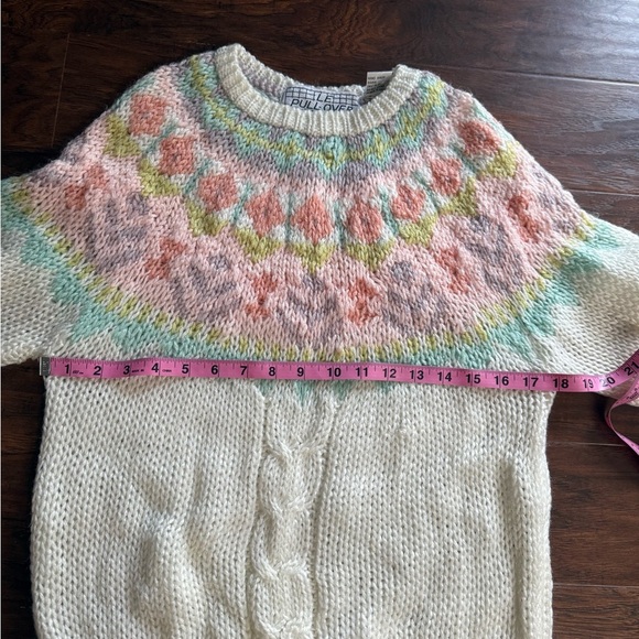 Le Pullover Sweater- Size Medium - Picture 8 of 8